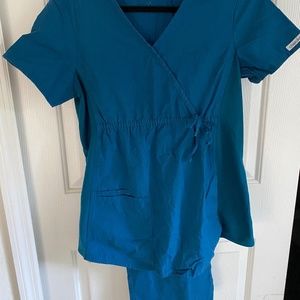 Small Cherokee Maternity Scrubs in Caribbean